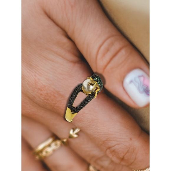 Gold Plated Round Green and Red Cubic Zirconia Frog on Faux Pearl Ring Size 9.5 - Picture 2 of 8